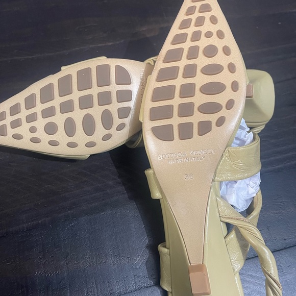 BOTTEGA VENETA  TWIST HEELS - Picture 9 of 10
